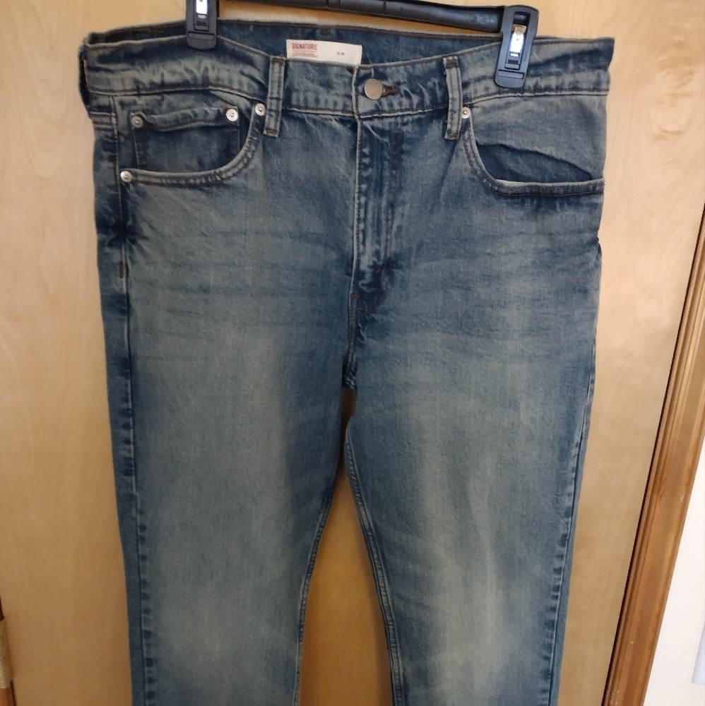 Levi's signature slim size 36x32